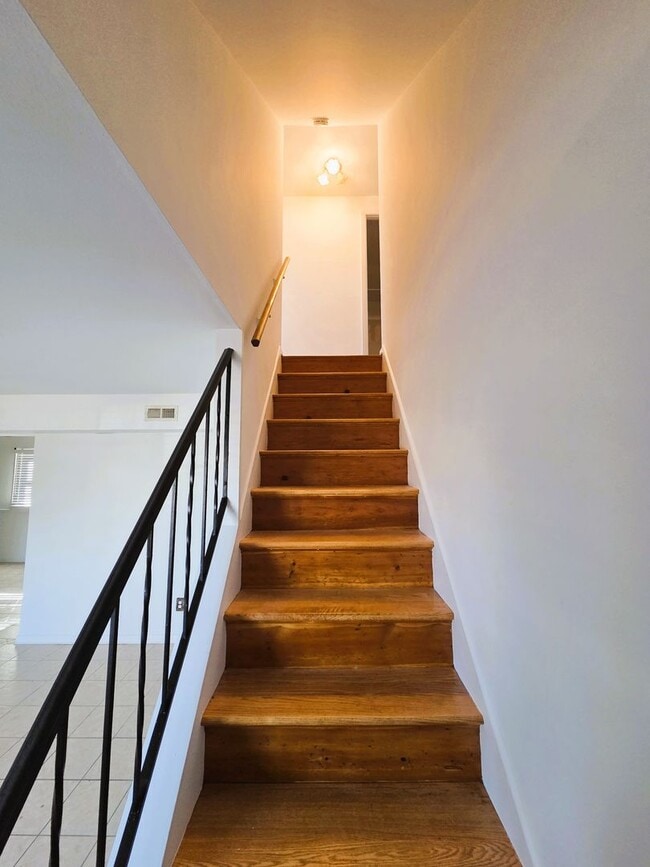 Building Photo - Traditional 4 bedroom cape in Staples Mill and Libbie Road corridor.