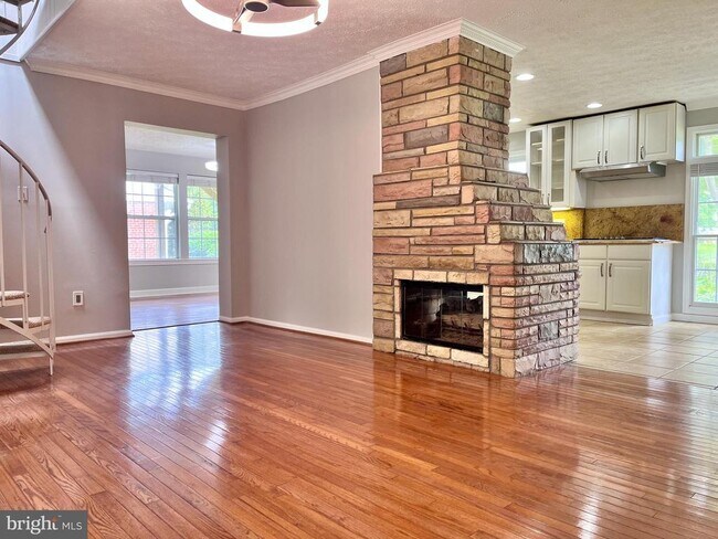 Building Photo - 5350 Ravensworth Rd