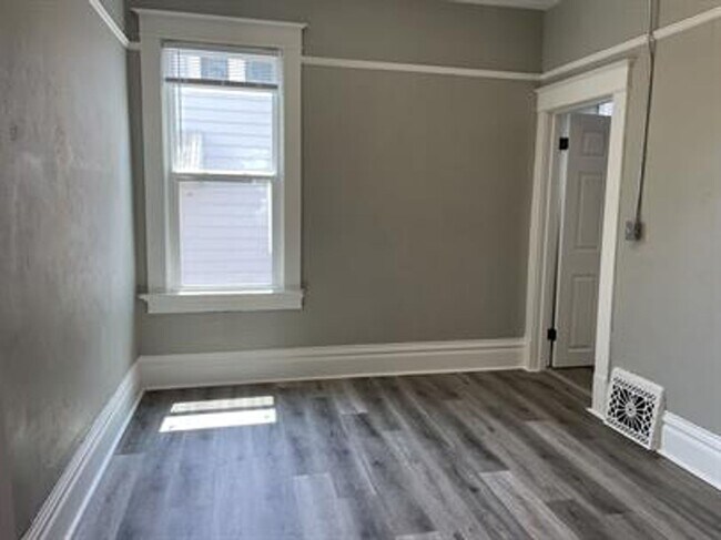 Building Photo - 322 Broad St