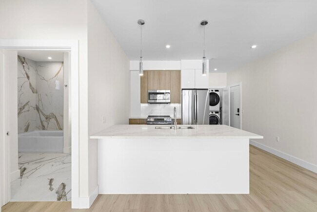 Building Photo - 4525 Bergenwood Ave