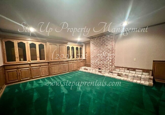 Building Photo - Beautiful 1920's 3 Bed 1 Bath Home Within ...
