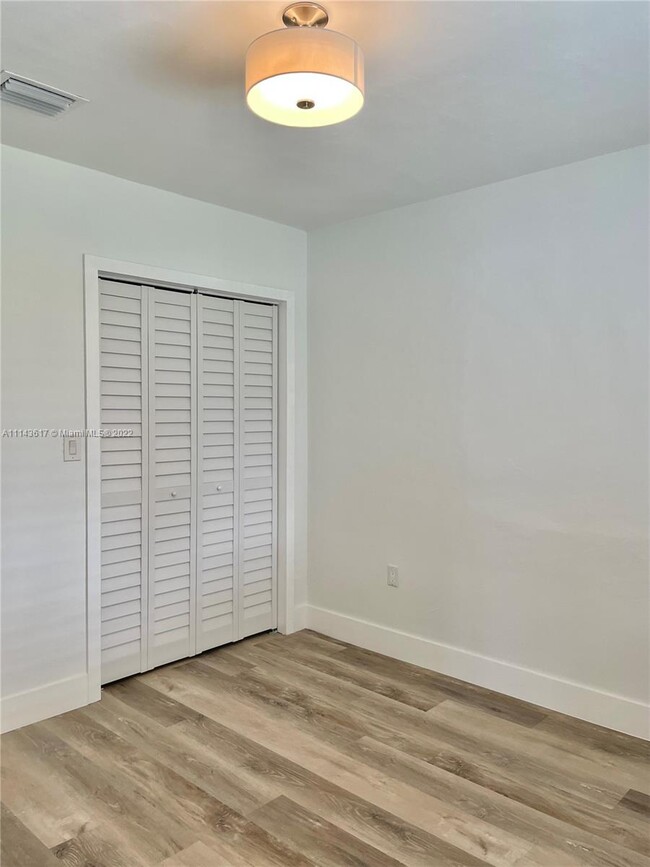 Building Photo - 6550 SW 37th St