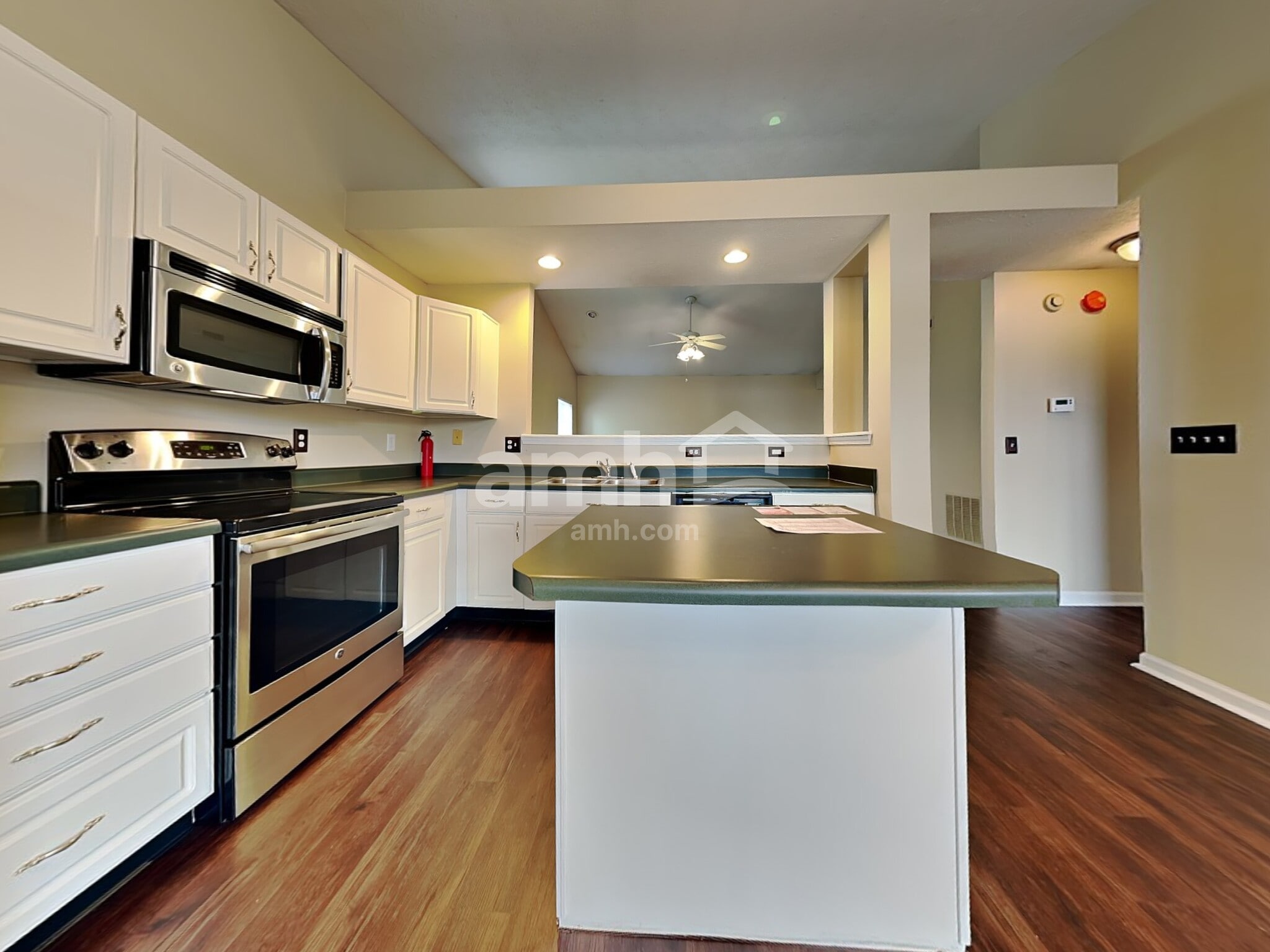 Building Photo - 3201 Creekshore Dr