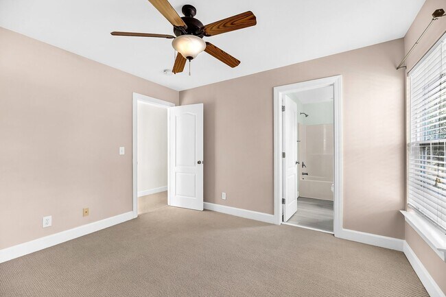 Building Photo - Whitney Lakes End Unit Townhome on Johns Island