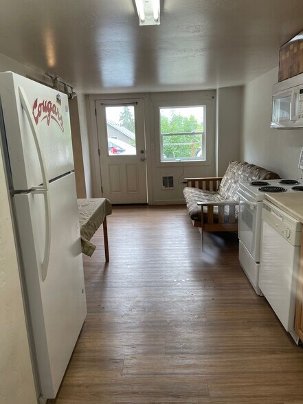 Building Photo - 810 NE Michigan St