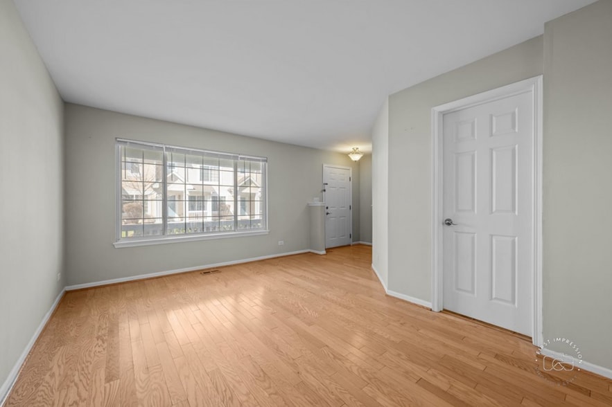 Building Photo - 628 Lincoln Station Dr