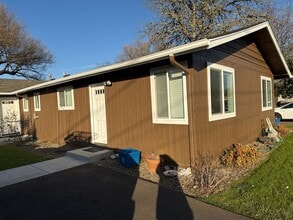 Building Photo - 2 Bedroom Townhouse Less than 2 Miles from OSU