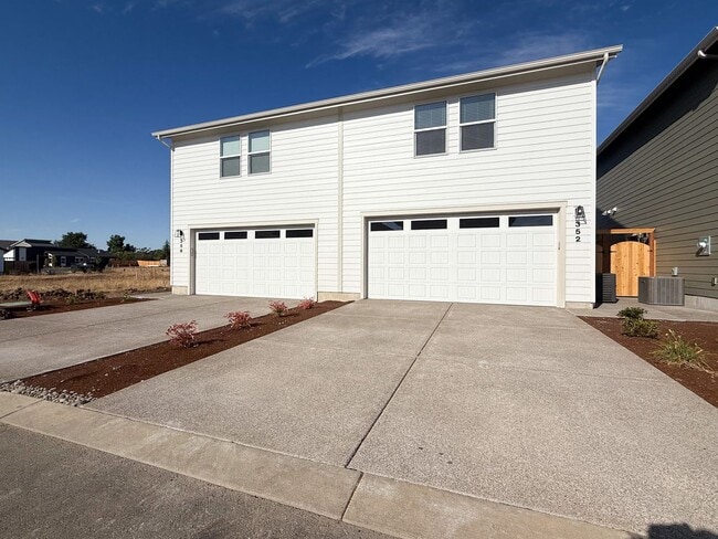 Building Photo - 352 SE Shetterly Dr
