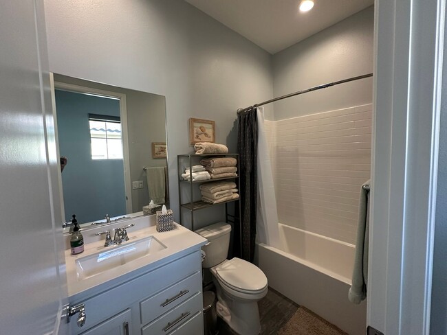 Building Photo - Short term Furnished home in the desirable...