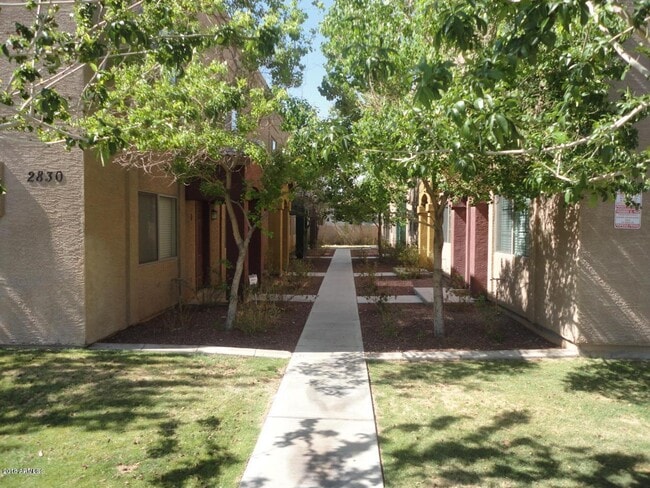 Building Photo - 2838 E Tracy Ln