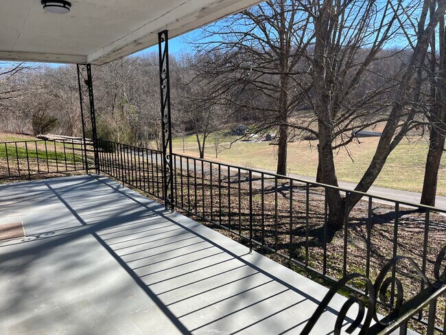 Building Photo - 125 Strawberry Ln