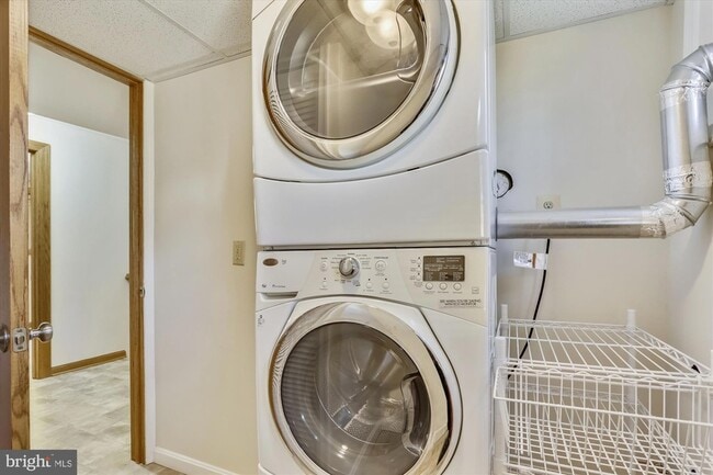 Building Photo - 6403 Tone Dr