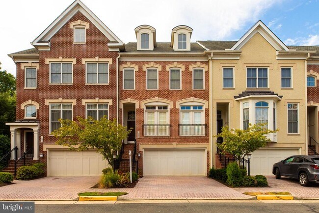 Building Photo - 7025 Little Leaf Linden Ln