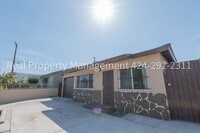Building Photo - Beautiful Fully refurbished 3 bed 2 bath w...
