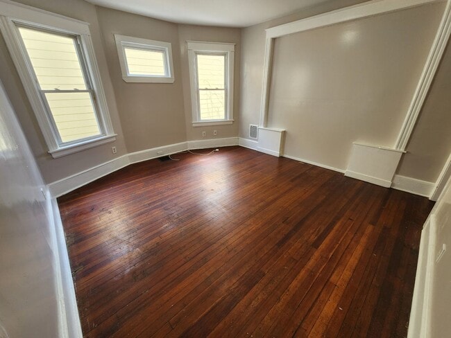 Building Photo - 137 Washington St