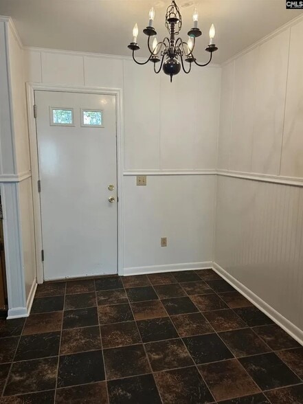 Building Photo - 601 Picadilly Sq