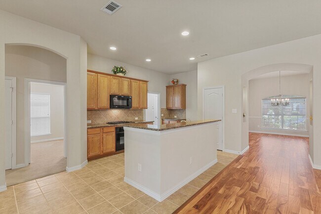 Building Photo - Gorgeous 3 Bedroom 2 Bathroom Home in North Garland!