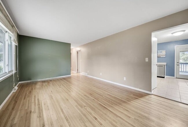 Building Photo - 6367 Zinnia Ln N