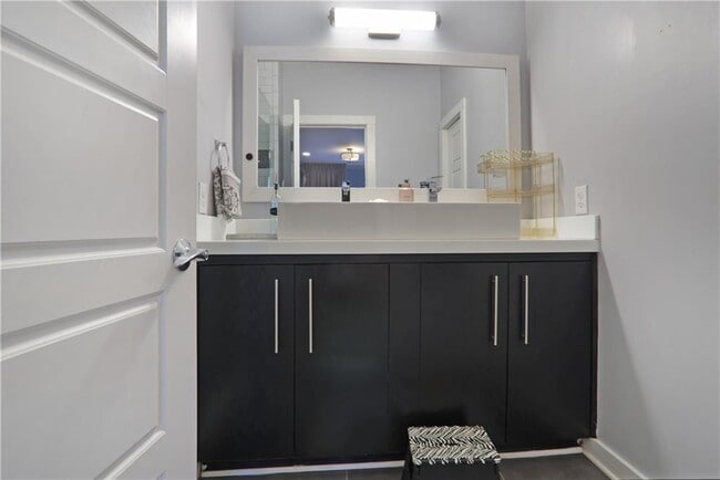 Building Photo - 472 Martin St SE