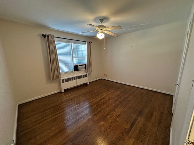 Building Photo - Burlington / Condo