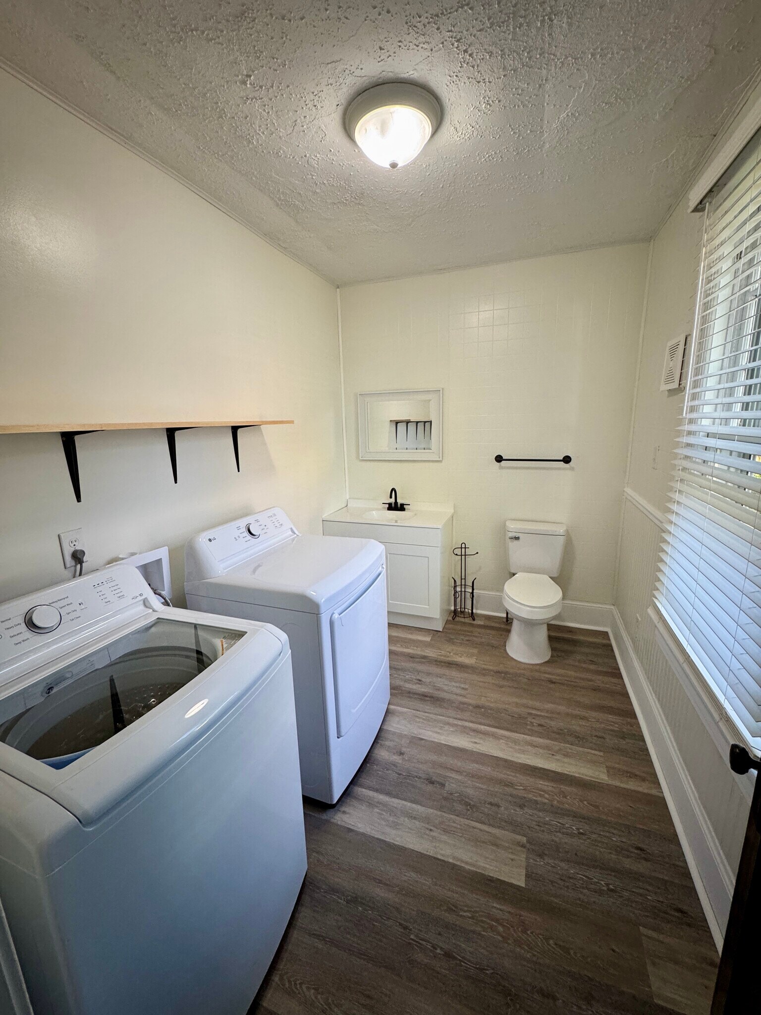 Building Photo - 757 N Jay St