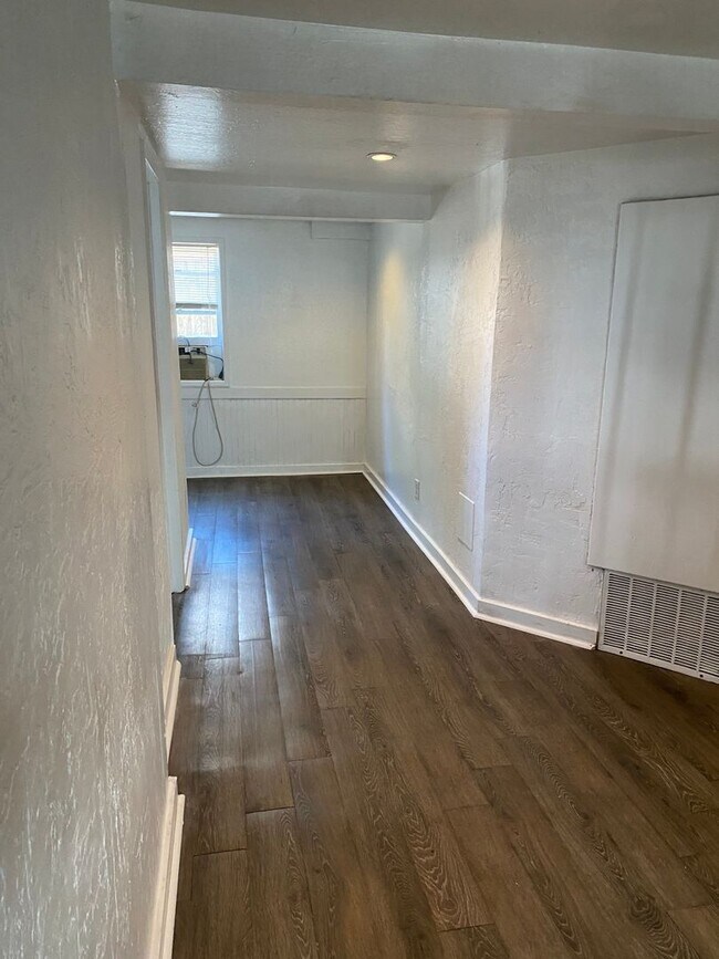 Building Photo - Adorable 7 bedroom house directly across from Chico State! Available July!