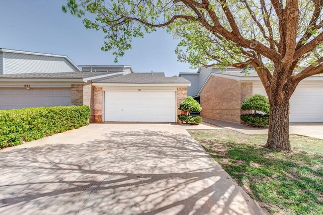 Primary Photo - Spacious 2/2/2!