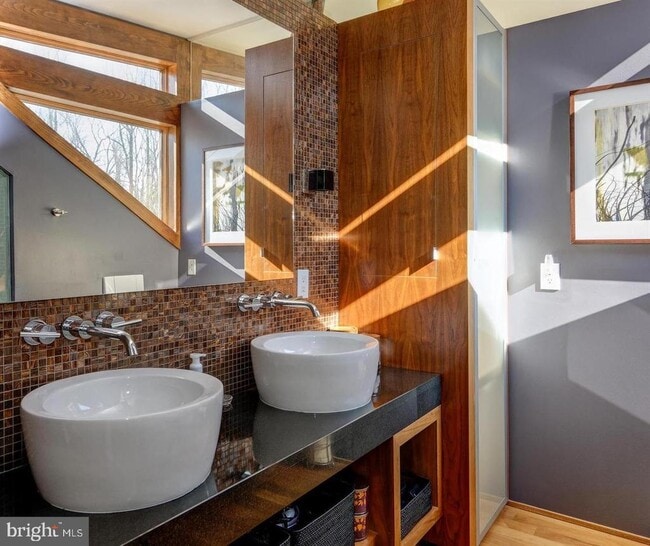 Building Photo - 1127 Winding Dr