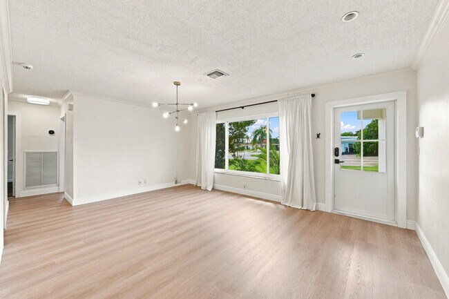 Building Photo - 351 SW 13th St