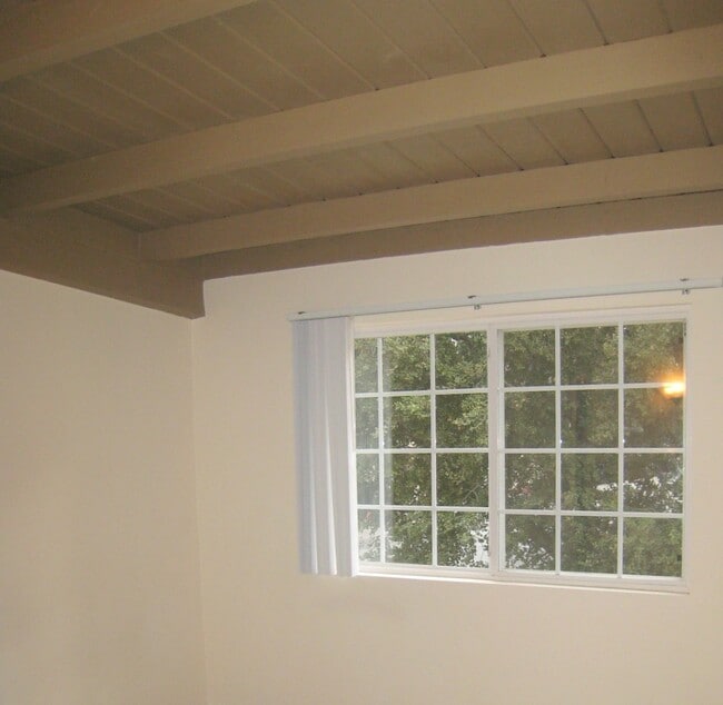 Bedrooms view - 1600 N Verdugo Rd