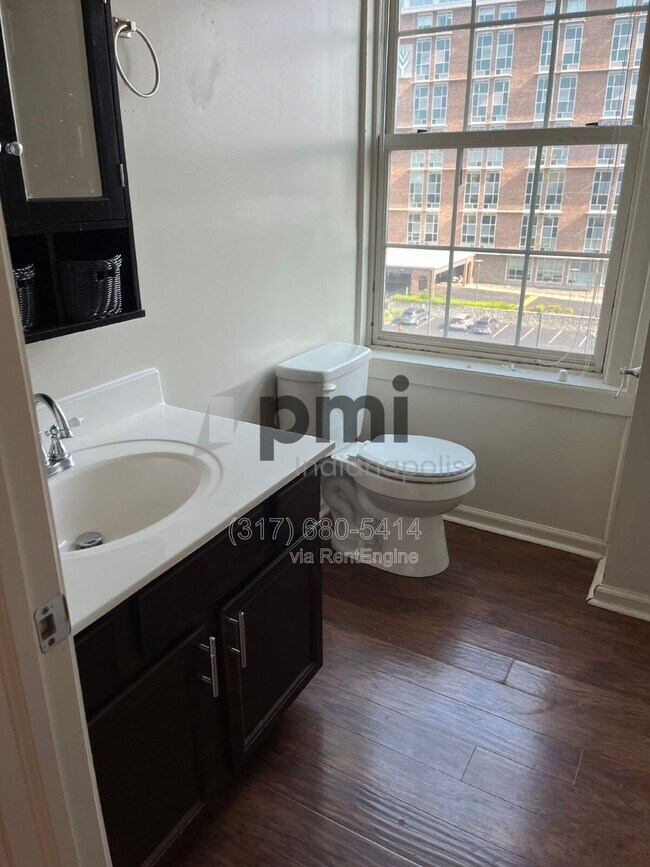 Building Photo - 1 W 28th St