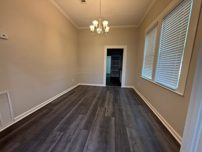 Building Photo - 507 Palafox St