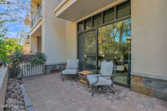 Building Photo - 8 Biltmore Estates Dr