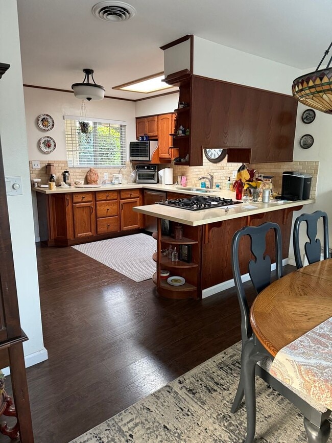 Building Photo - Delightful Home with Fenced Yard Great Cul...