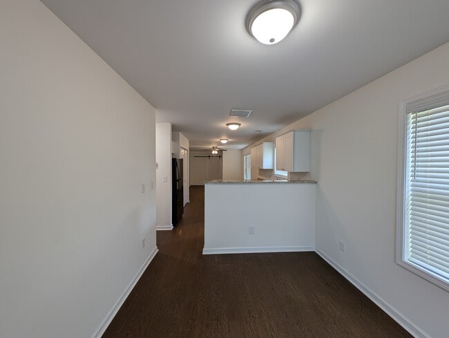 Building Photo - 426 W 4th St