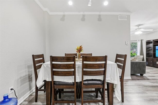 Building Photo - 860 N Orange Ave