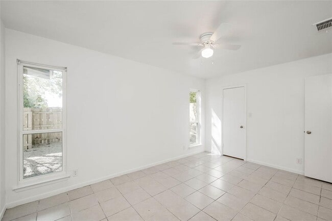 Building Photo - 3304 Dolphin Cove