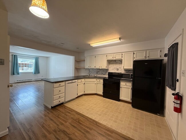 Building Photo - Woods Edge 3-Bedroom Townhome!