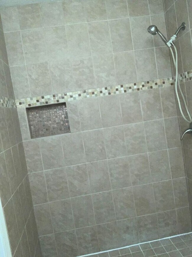 Building Photo - 2 bedroom 2 bath Condo  with Balcony in La...
