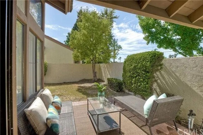 Building Photo - Two Bedroom, Two Bathroom Home for 12-mont...