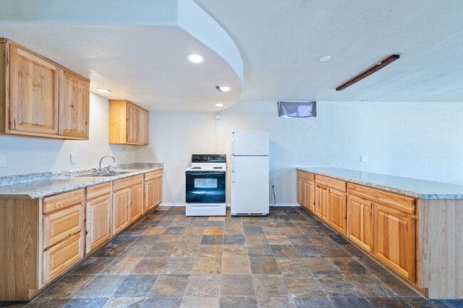 Building Photo - 1453 Luna Ln