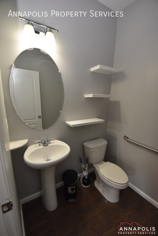 Building Photo - 8289 Meadowood Dr