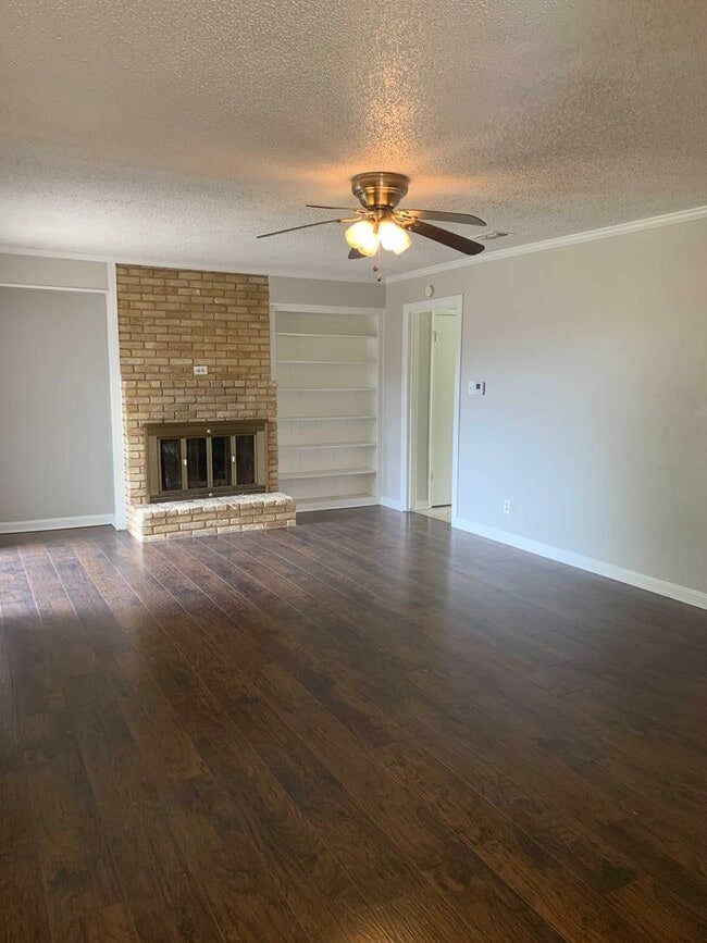 Building Photo - 901 Downing St