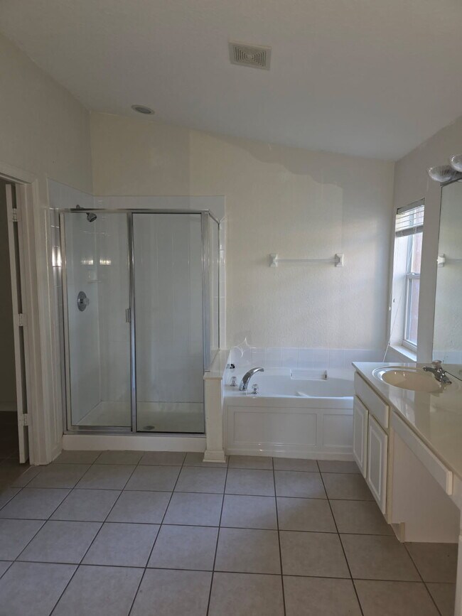 Building Photo - 2225 Granger Ave