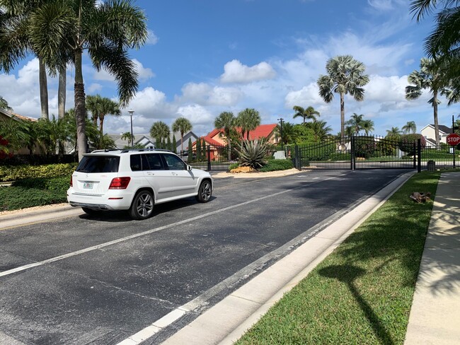 Building Photo - 2444 Stonegate Dr