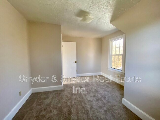 Building Photo - 623 Doris Ave