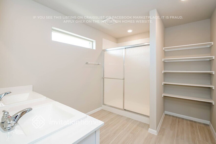 Building Photo - 433 Blanco Dr