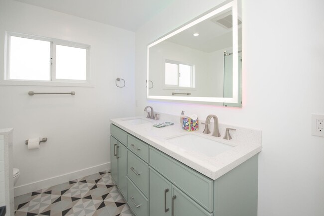 Building Photo - Dover Shores