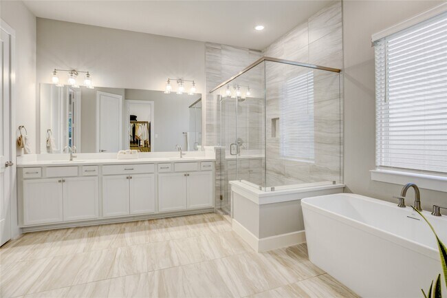 Building Photo - 1619 Chisos Bnd