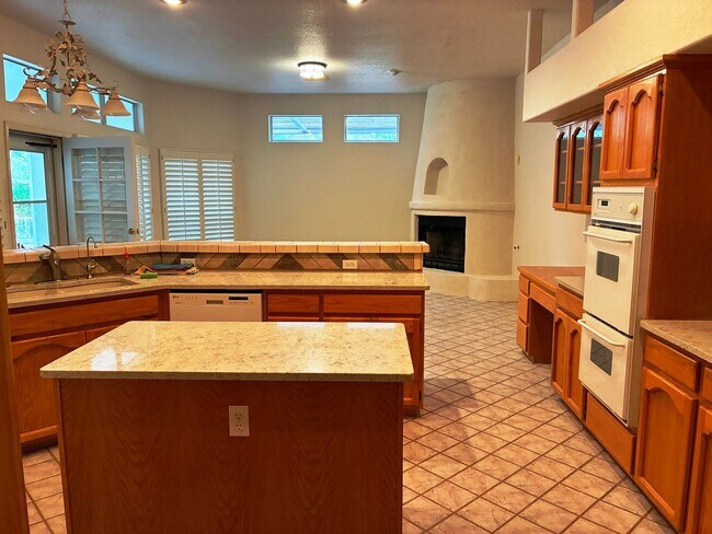 Building Photo - Large home Beauty in Santa Teresa